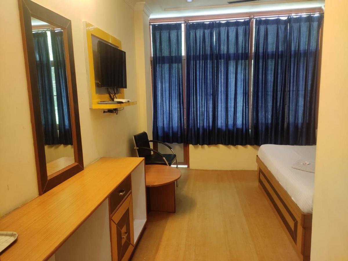 Hotel Amandeep Dharamshala Extérieur photo
