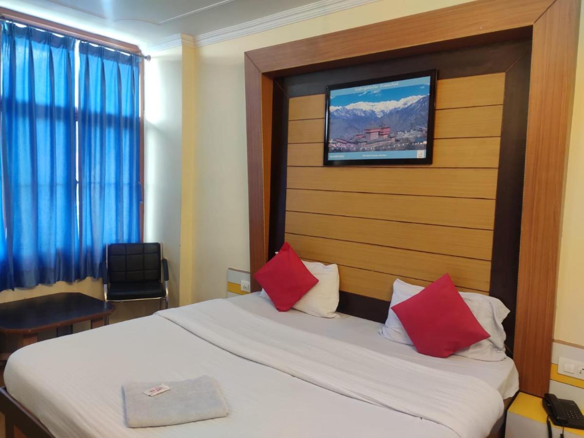 Hotel Amandeep Dharamshala Extérieur photo