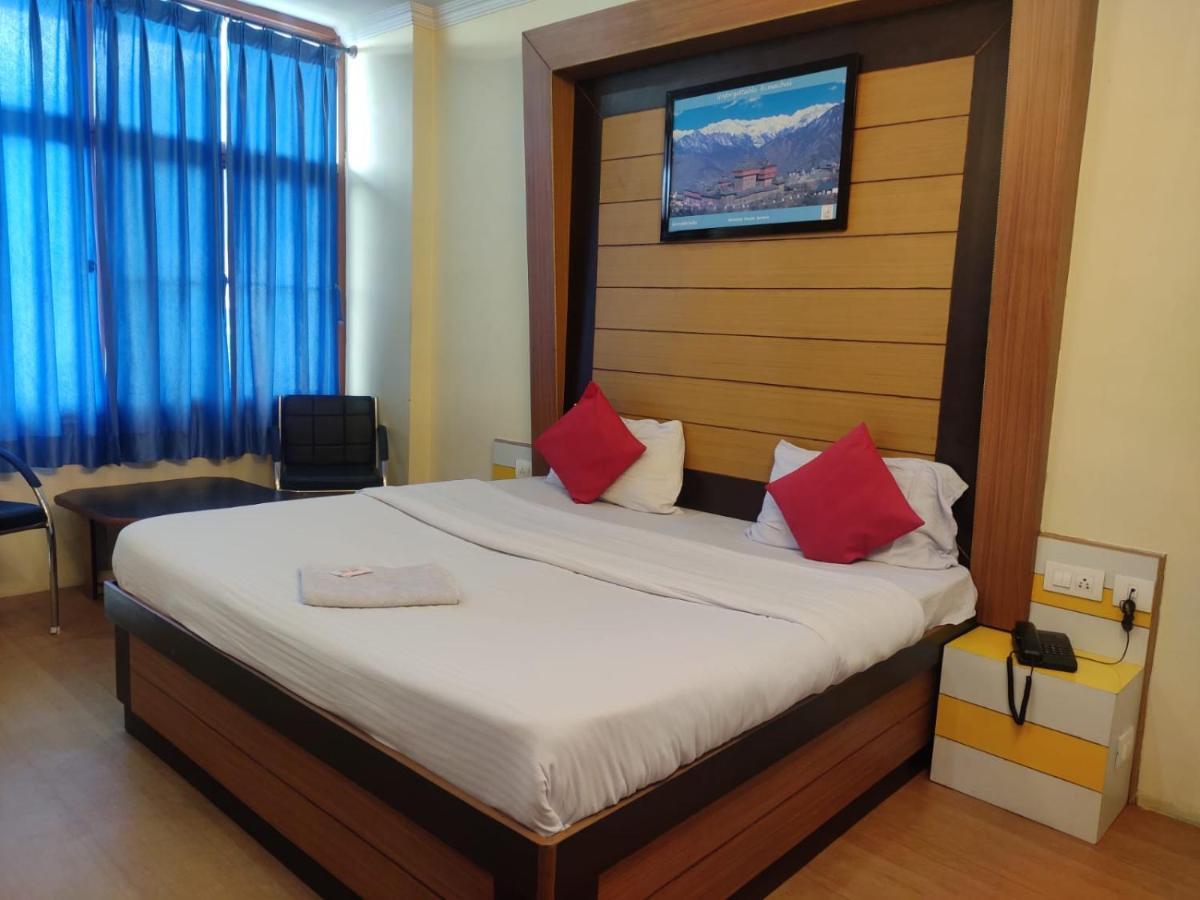 Hotel Amandeep Dharamshala Extérieur photo