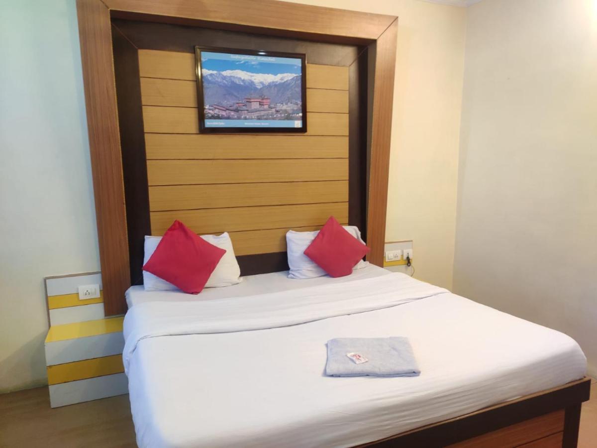 Hotel Amandeep Dharamshala Extérieur photo